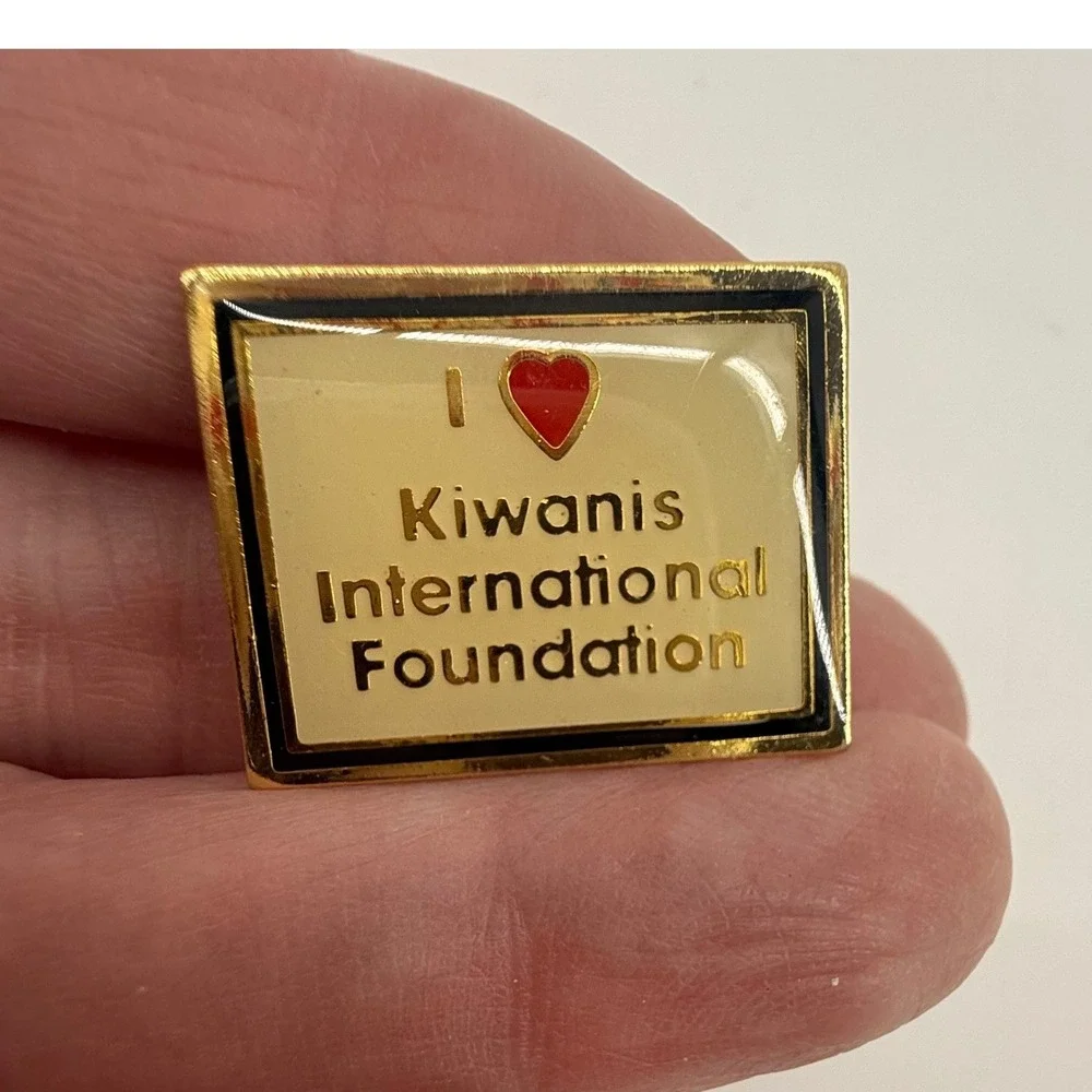Kiwanis International Foundation Lapel Pin I Love Gold Tone Red‎ Heart Enamel